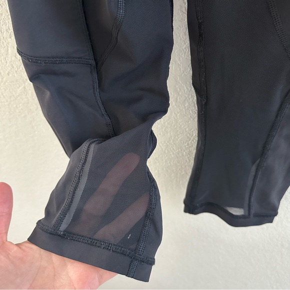 Lululemon Lululemon Outrun 17" Crop
Black size 4 - Picture 11 of 12